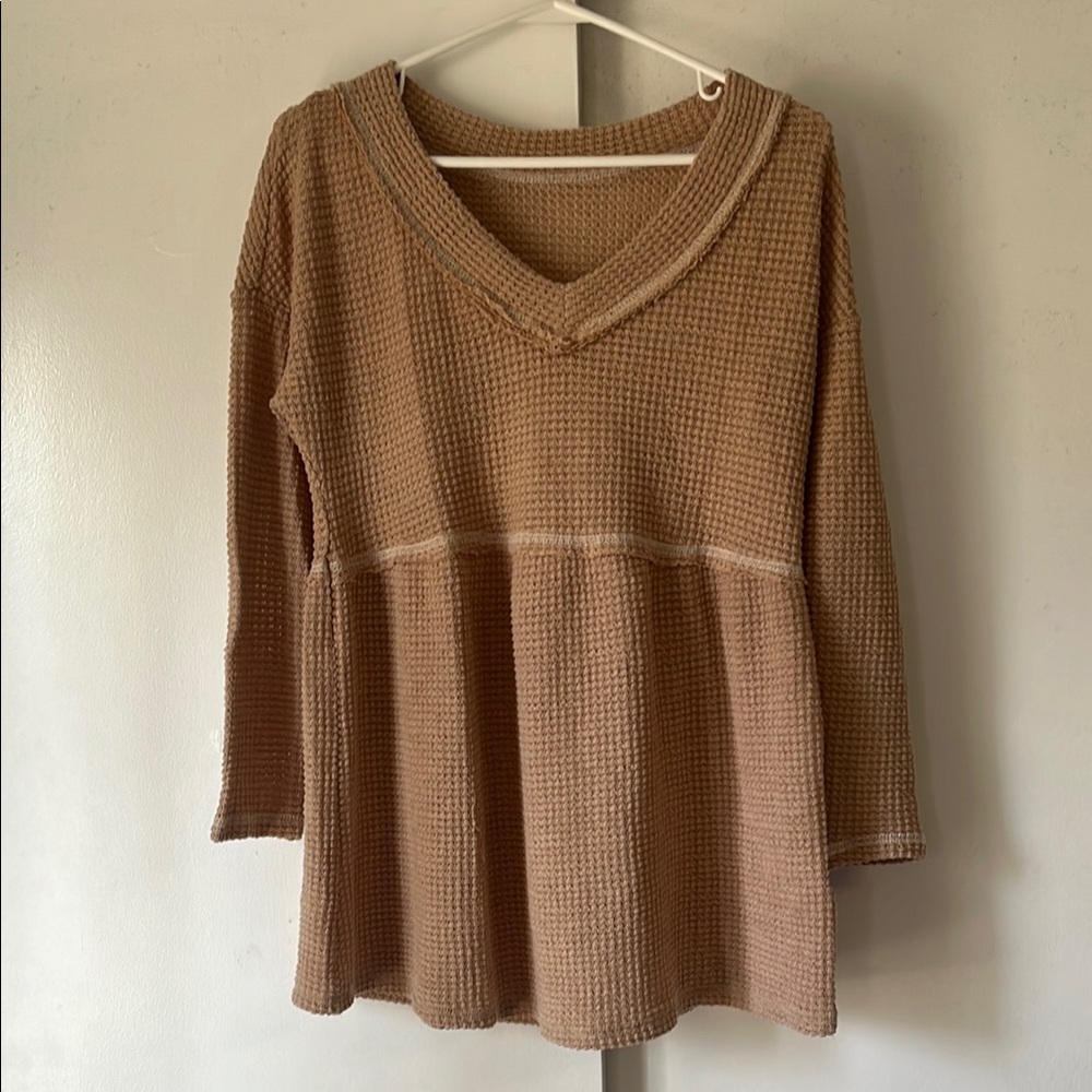 🍯 Tan Babydoll top, labeled size small but oversized (1-27) - Picture 1 of 3